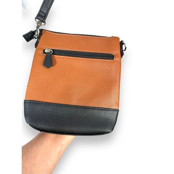 Stone Mountain USA Pebbled Leather Crossbody - Picture 5 of 6